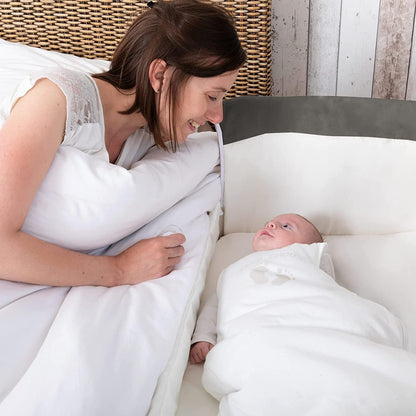 Bebeconfort Calidoo, 2-in-1 Baby Co-sleeper & Aanschuifbedje, 0 - 6 Maanden (0 - 9 kg), Verstelbaar, 5 Hoogtestanden, Groot Gewatterd Matras, Meshstof Zijkanten, Inklapbare Zijkant, Grey Mist
