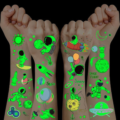 Ruimte kindertatoeages, 12 vellen lichtgevende tatoeages, heelal, kindercadeaus voor jongens van 3, 4, 5, 6, 7, 8, 9, 10 jaar, kindertatoeages, huidvriendelijk, geschikt voor de ruimte, cadeautje