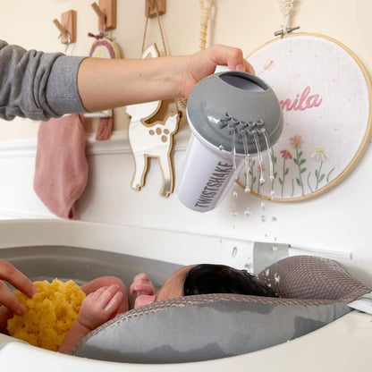 Twistshake Baby Bad Kit - Set van 4|Opvouwbaar Badje + Kussen + Bad Beker + 8x Herbruikbare Knijpzakjes van 220ml |Lichtgewicht- Draagbaar- Gemakkelijk Schoon Te Maken|Ergonomisch Ontwerp|BPA/BPS Vrij