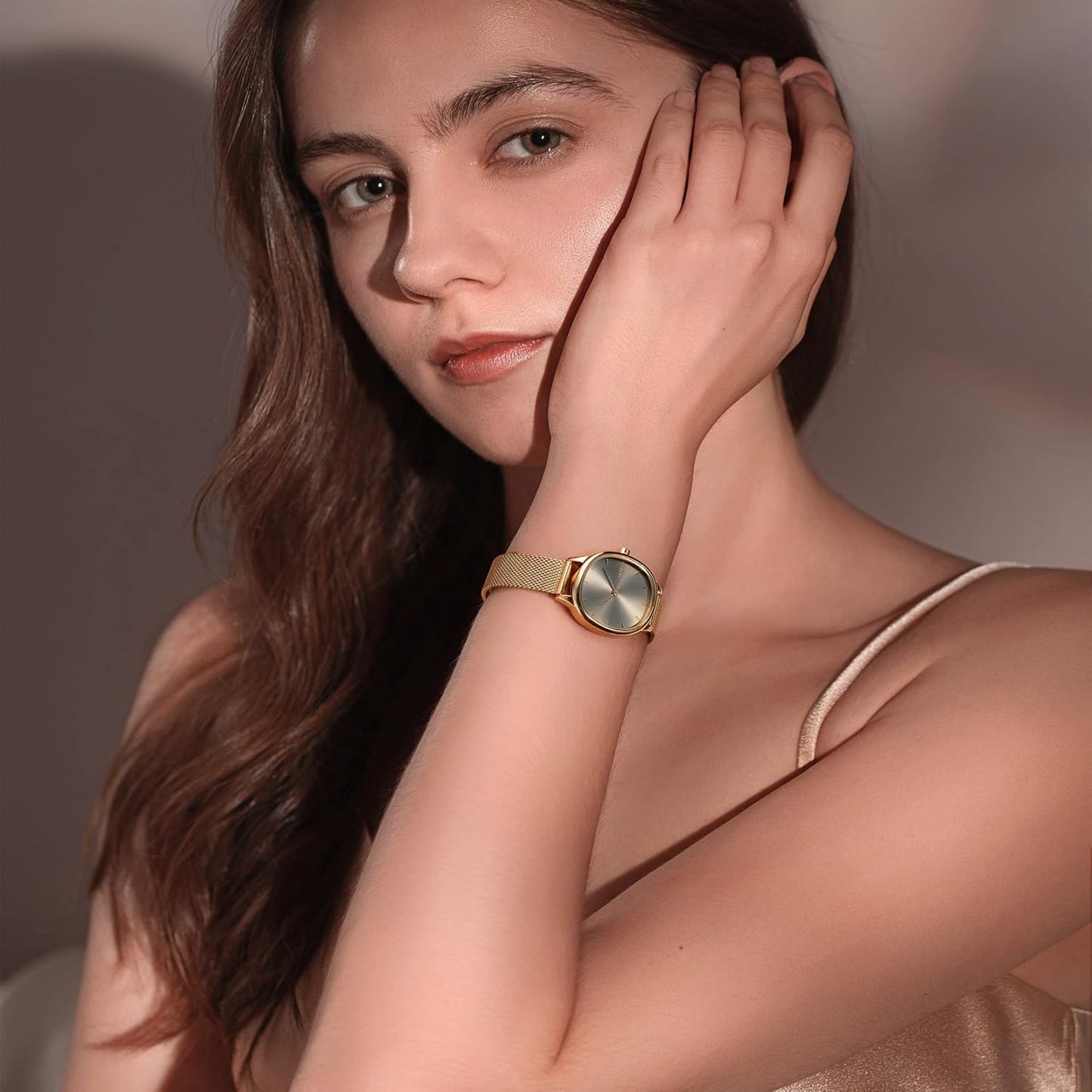LANZOOM Dameshorloge minimalistisch ontwerp grijze kleur vierkante wijzerplaat met gouden Milaan stalen band serie Braini., Goud, armband