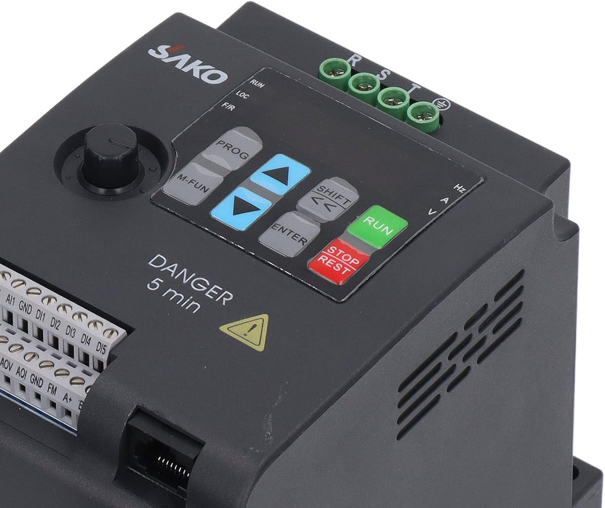 3 Fase AC 380 V Inverter Variabele Frequentie Drive Input 380 V Uitgang 4KW Lichte Belasting Mini Inverter Motor Gouverneur
