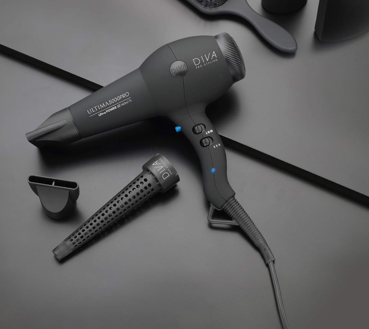 Diva Professional Styling Ultima 5000 Black Rubberised Haardroger met wand