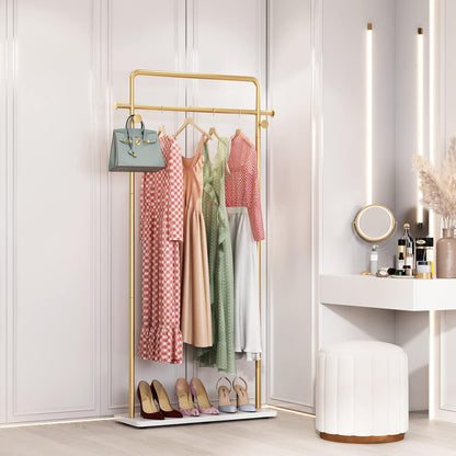 TIEOU Gouden kledingrek met plank, gouden kledingrekken voor boetieks, vrijstaand kledingrek voor hangende kleding, gouden kapstok, klein metalen kledingrek voor zwaar gebruik, Industrieel kledingrek
