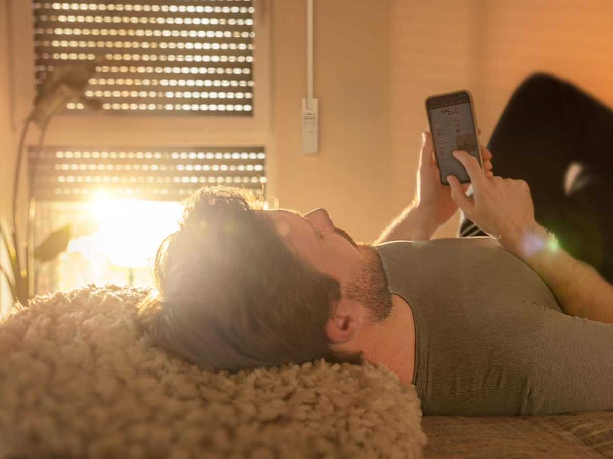 HOMEPILOT - Startset voor 2 rolluiken Smart | Complete set eenvoudige montage achteraf, biedt energie-efficiëntie en gemak | Inhoud: 1 x Gateway premium, 2 x RolloTron Klassiek Smart met bandoproller