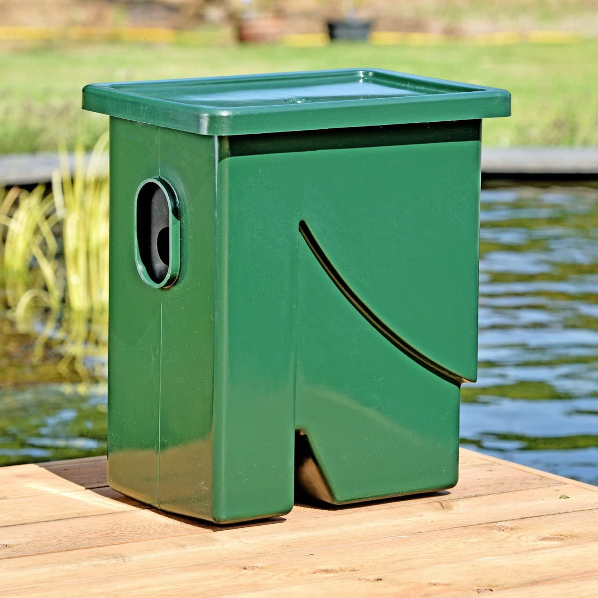 AquaForte CompactSieve, 49 x 32 x 55 cm, zebelement 40 x 24 cm en doorlaat 300 micron, max. vermogen 15 m³/uur, pompingang 3 kranen 25/32/40 mm slangaansluiting, af- en overloopbeveiliging 75 mm