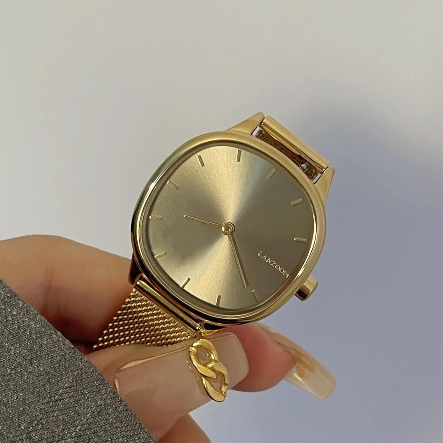 LANZOOM Dameshorloge minimalistisch ontwerp grijze kleur vierkante wijzerplaat met gouden Milaan stalen band serie Braini., Goud, armband