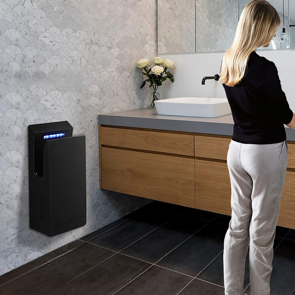 QL Elektrische Handdroger met UV-Sterilisatie en HEPA-Filter,Hoge Snelheid 1350W,Anion Functie,voor Commerciële Toiletten Hygiëne,Matzwart