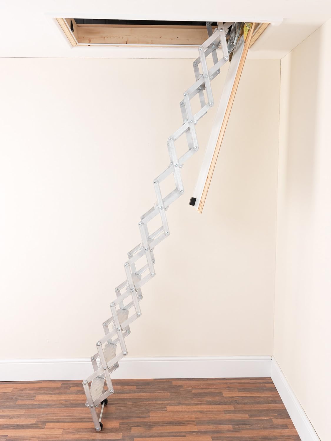 Alufix 9-Tread Concertina Loft Ladders - Ideaal voor kleine zolderruimtes | Easy DIY Fit | Aluminium | Vloer tot plafond 2.19m-2.46m (7.2ft-8.1ft)
