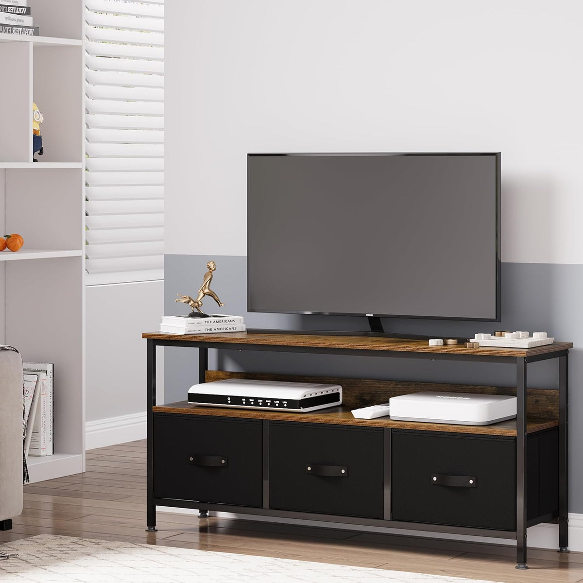 Zstar Tv-standaard, commode, mediaconsoletafel met 3 stoffen laden en open planken voor 55 inch televisie, verstelbare poten, metalen frame, comodetekast voor woonkamer, hal, slaapkamerdecoratie