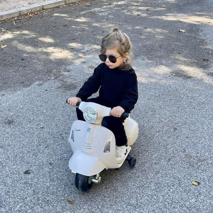 TURBO CHALLENGE - Vespa Gts - Elektrische Drager - 119150 - Scooter - Wit - Klaar om te Rijden - Max 25 kg - Plastic - Oplaadbare Batterijen - Vanaf 24 maanden