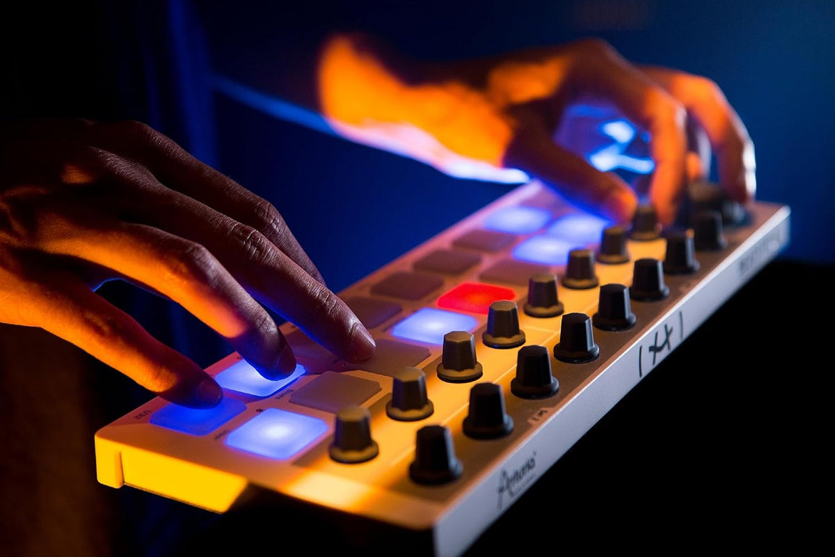 Arturia - BeatStep - Compacte MIDI-controller en sequencer met creatieve Software voor hoogwaardige opnamen, 16 pads, 16 encoders