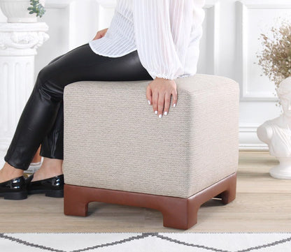 Stijlvolle Tan Poef, 50 x 50 x 47 cm, 50% katoen en 50% linnen, 35 DNS orthopedische spons, 6 cm dik, kunstleren legs, modern en comfortabel zitten