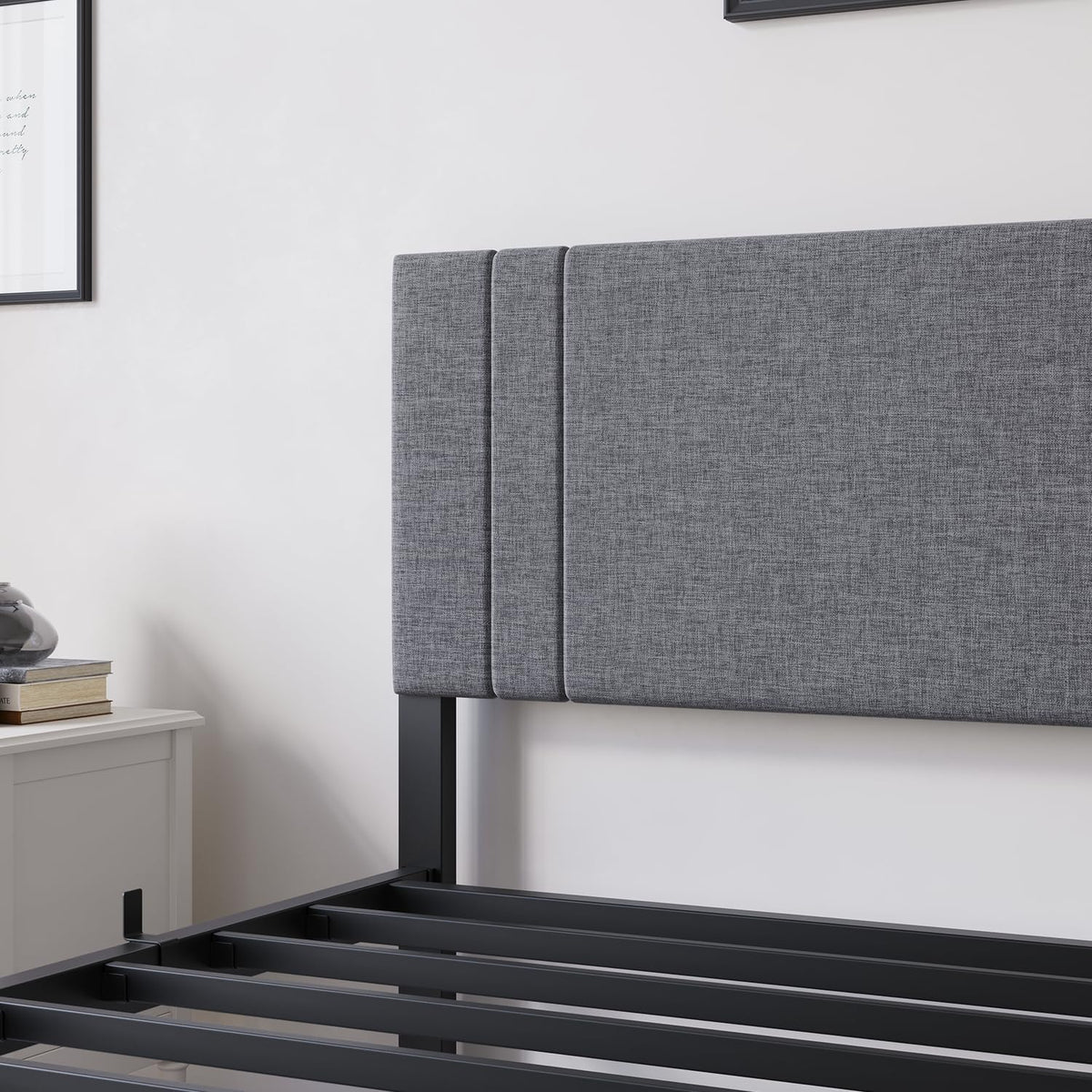 DUMEE Bedframe voor eenpersoonsbed, van metaal met hoofdeinde en plank, 0,9 m, gevoerd metalen frame met verbeterde ondersteuning, geen veren, geen lawaai, eenvoudige montage, grijs