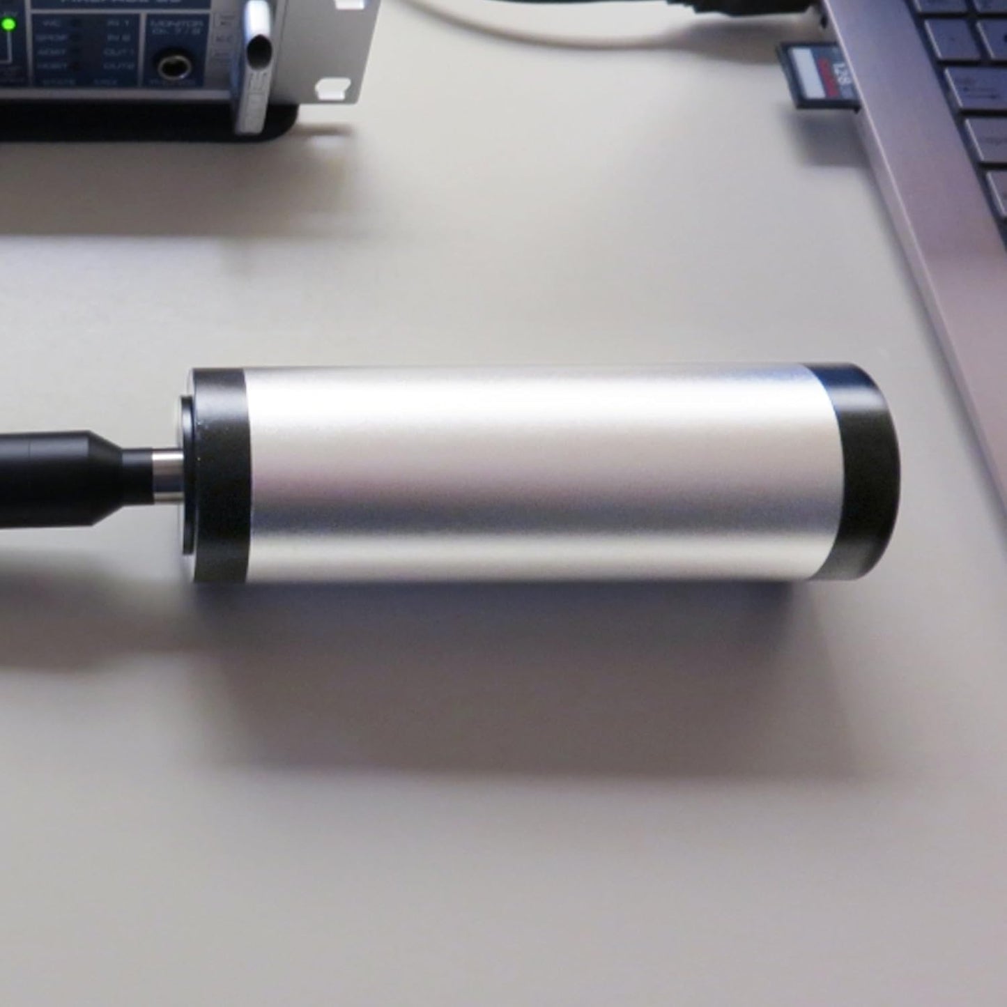 Akoestische Kalibrator – Geluidsniveaukalibrator – Geluidskalibrator – Kalibrator Voor Geluidsniveaumeter – Microfoonkalibrator – 94 dB En 114 dB Uitgangsniveaus – Voor 1" En 1/2" Microfoons