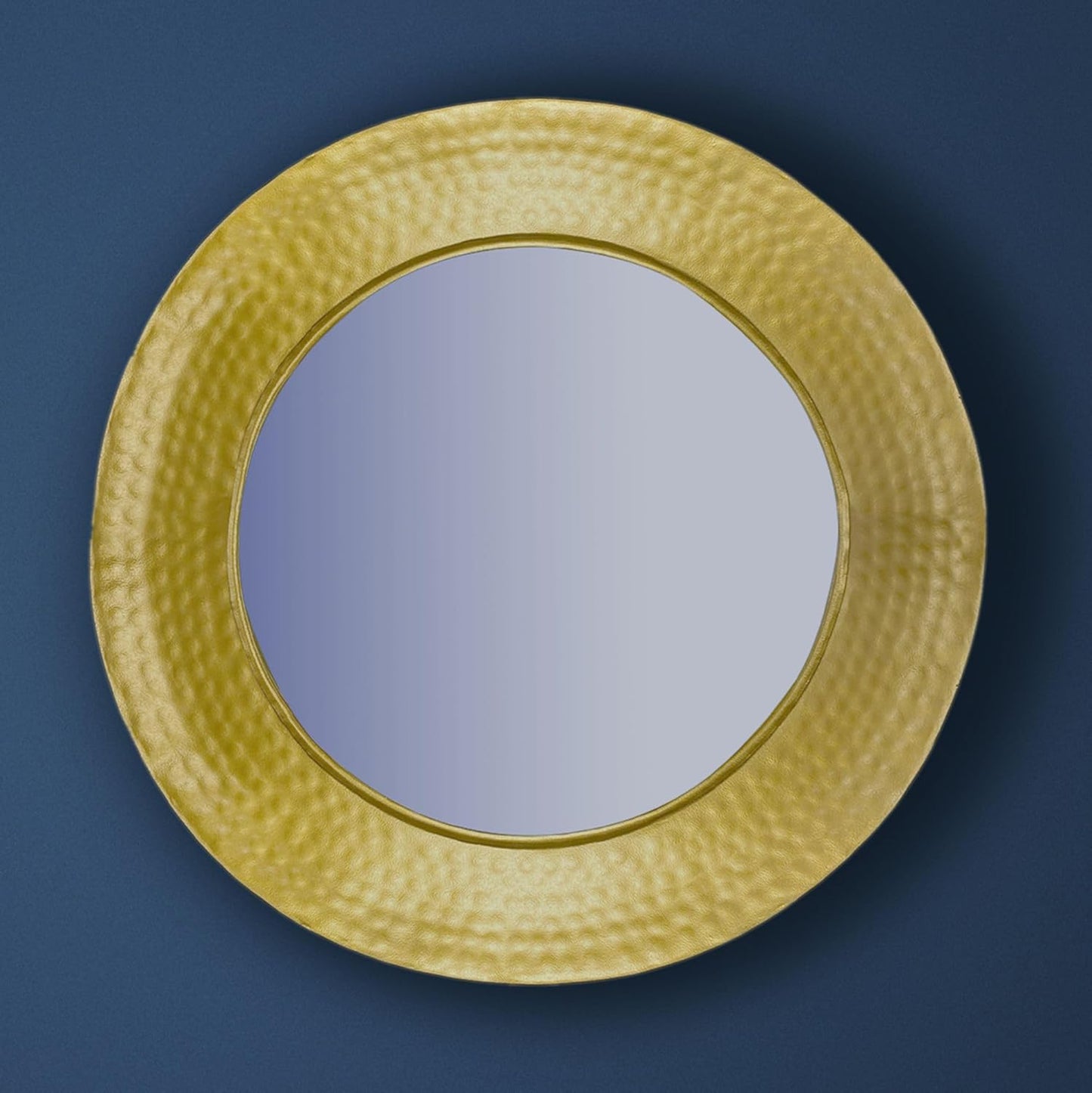 Wandspiegel – Hangspiegel – Spiegel Voor Muur – Goudkleurige Spiegel – Decoratieve Spiegel – Gehamerd Gouden Frame – 60 cm Diameter – IJzeren Stijlvol Design