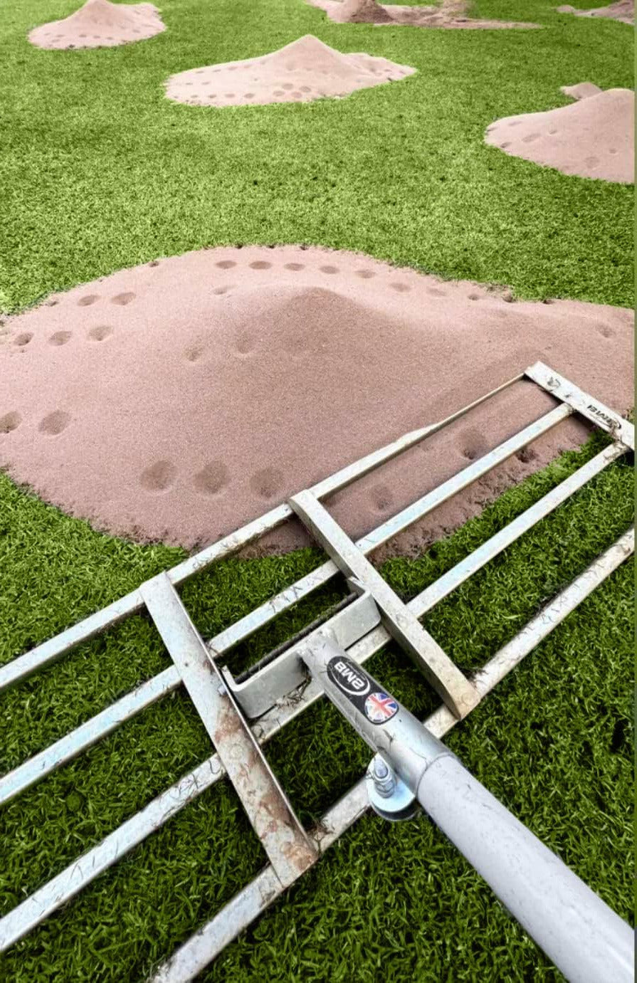 British Manufacturing Solutions 46" wide Stainless Steel Levelawn Lute: Premium leveling rake for top dressing, sowing, sowing/sand. Luxury full-length heavy-duty aluminum handle. (46" wide) - QUORE