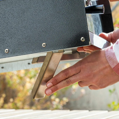 InnovaGoods - Pellet Pizza Oven met Accessoires, Roestvrij Staal Ontwerp, Draagbaar voor Buitengebruik, Inclusief Thermometer en Schoorsteen, Keramische Steen, Opvouwbare Poten, Waterdichte Hoes
