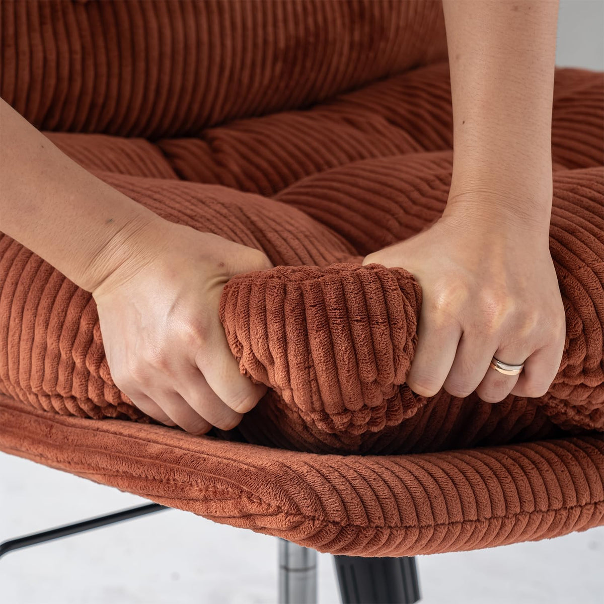 MEUBLE Cosy Bureaustoel, ergonomische bureaustoel met in hoogte verstelbaar, kantelfunctie, 360 graden draaibaar, voor kantoor, corduroy, rouge