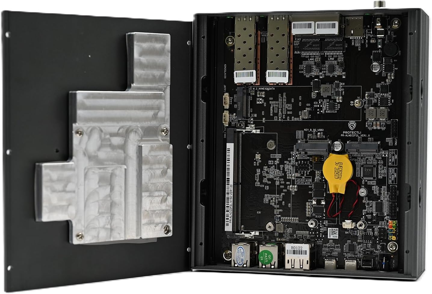 Protectli Vault Pro VP2440-4 poort, Micro Appliance/Mini PC - Intel N150, 2X 10G SFP+ NIC's, 2X 2.5G NIC's, DDR5 RAM, 32 GB eMMC on-board, M.2 SATA SSD Storage, AES-NI, Barebones