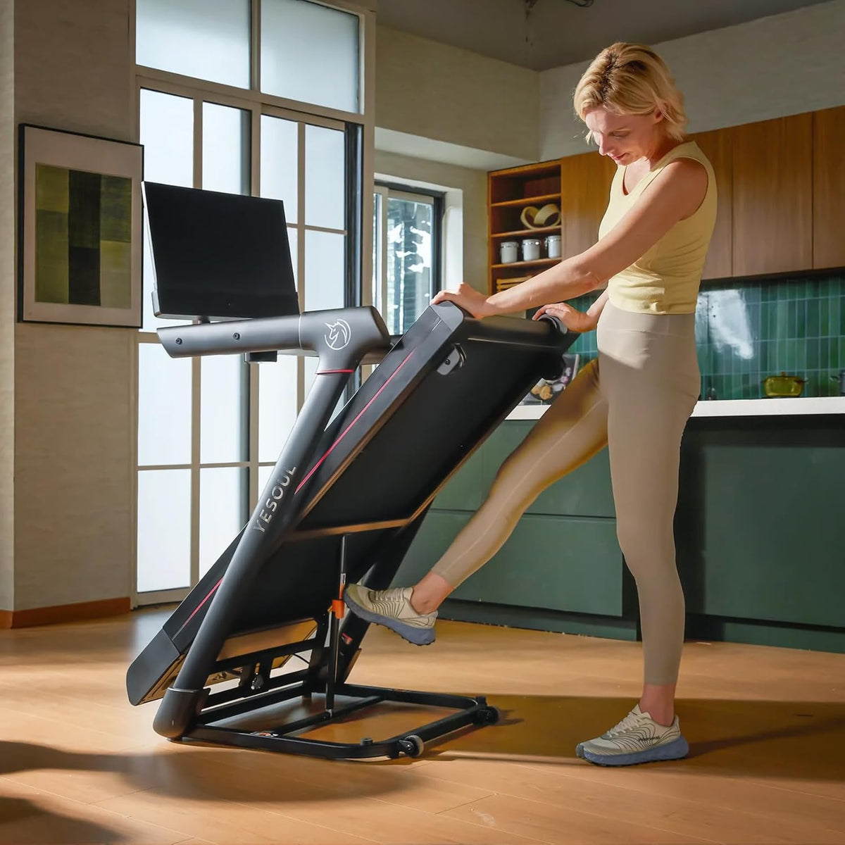 YESOUL T3 Plus Treadmill – 10% Automatic Slope, 21.5 Inch Full HD Touch Display, Swivel Screen, 6W Speaker, Brushless Motor, Foldable, Quiet, App Compatible - QUORE