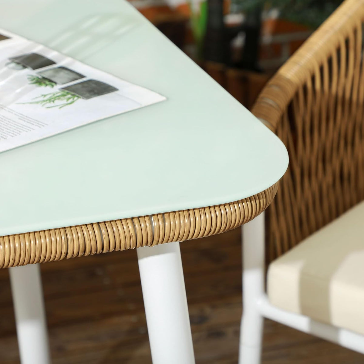 5-Delige Tuinset – Tuinmeubelen – Loungeset – Balkontuinset – Eettafelset – Stapelbare Stoelen – Comfortabele Kussens – Gehard Glas Tafelblad - QUORE