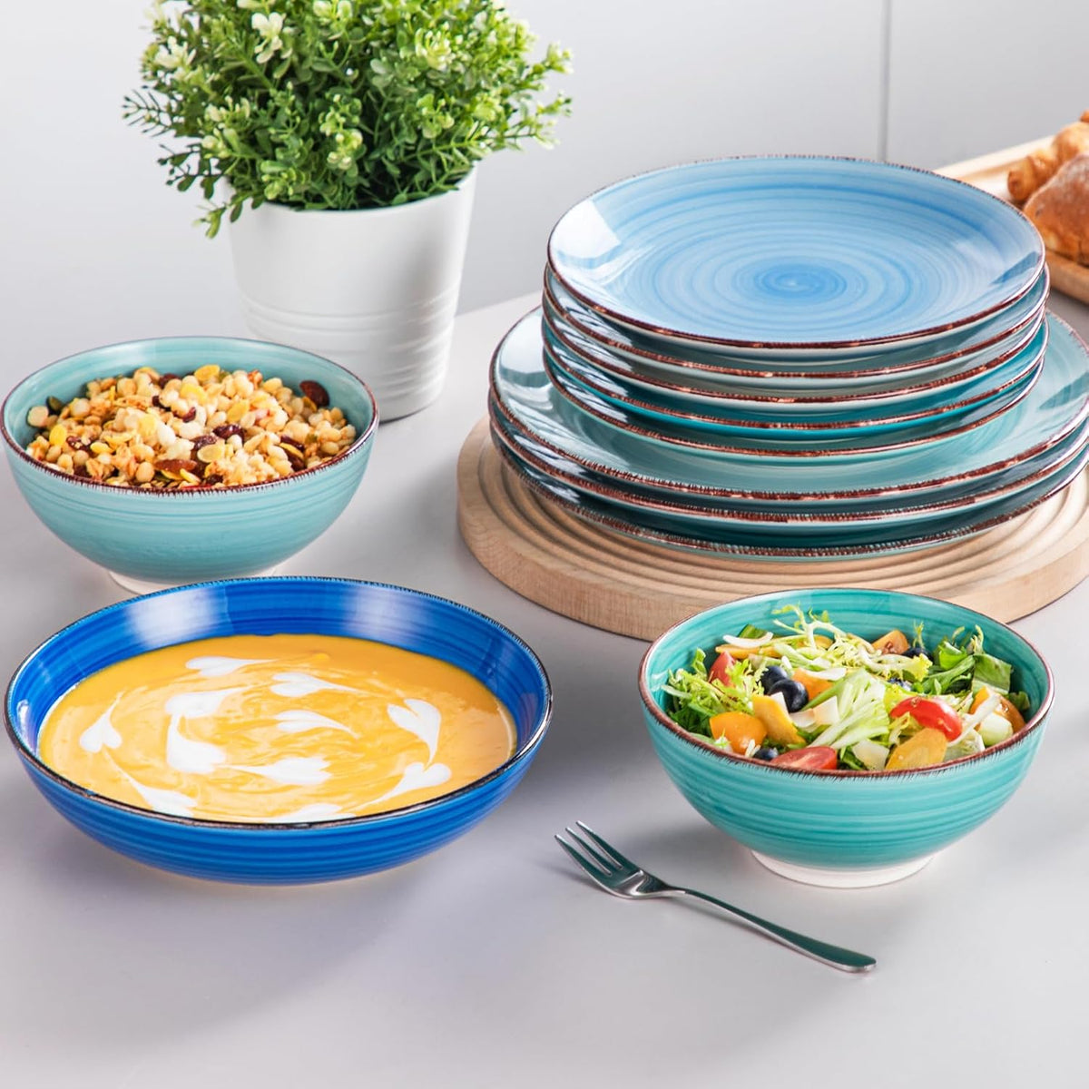 vancasso Bonita Blauwe Dinerset, 24-delig dinerservies voor 6 personen, handbeschilderde draaiende borden en kommen in moderne stijl, inclusief dinerborden, dessertborden, pastakommen en ontbijtkommen