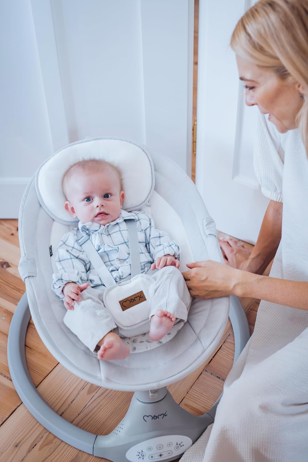 MOMI KENANI Rocking Chair for Children up to 9 kg Weight Foldable with Remote Control and Bluetooth for Connecting to Smartphone, Batteries and Mains with 5-Point Safety Belt - QUORE