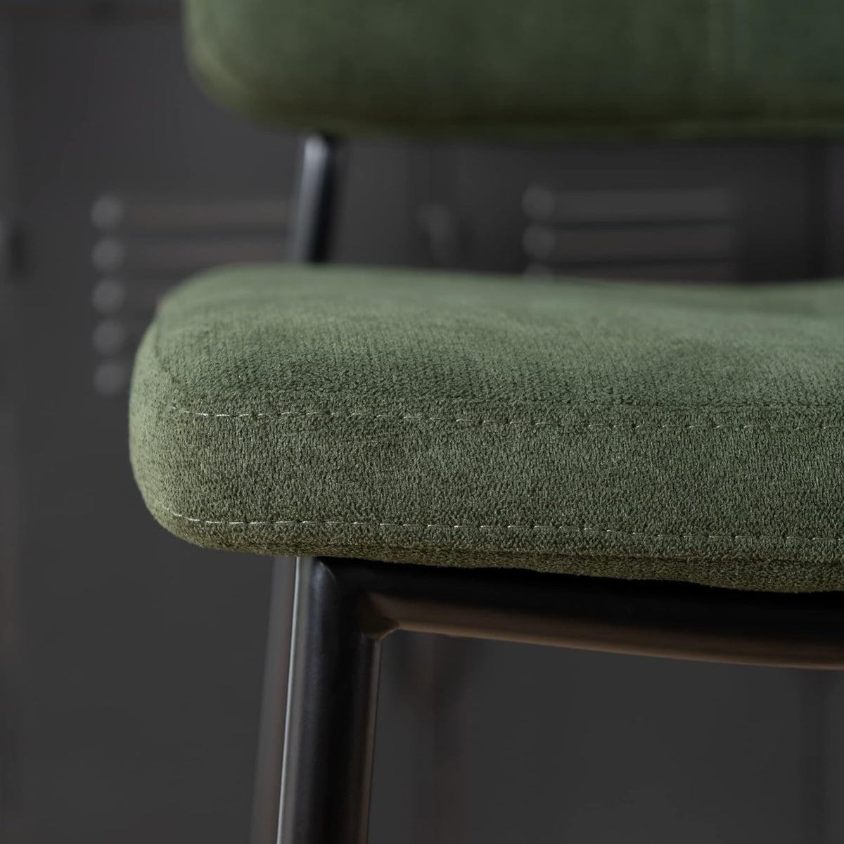 MEUBLE COSY Barkrukken, set van 2 barstoel, zithoogte 69 cm, met rugleuning en voetensteun van stof, barkruk, bistrokruk voor bar, bistro, café, keuken, groen, 46x52x99cm