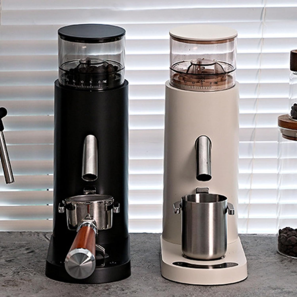 Qcwwy Elektrische Koffiemolen, USB -oplaadbare Tijdgeheugenfunctie Anti Statische Draagbare Koffiebonenmolen met Meerdere Sleurinstelling Elektrische Koffie Grefringmachine voor (685 abrikoos)