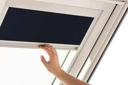 Origineel Roto Verduisterend Rolgordijn ZRV - Bijna Volledige Verduistering - Geleiderail Zilver - Voor Dakraam Serie Designo R6/R8, i8 en Classic 64/84 - Maat 074/118 | 07/11 - Kleur Stof Blauw