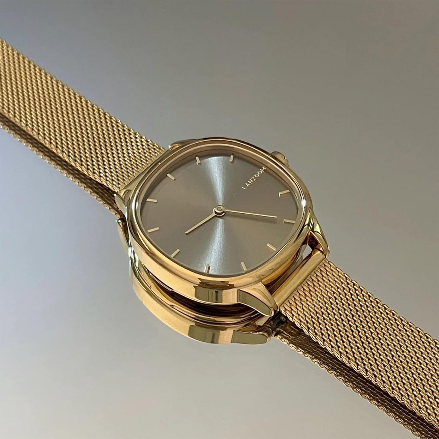 LANZOOM Dameshorloge minimalistisch ontwerp grijze kleur vierkante wijzerplaat met gouden Milaan stalen band serie Braini., Goud, armband