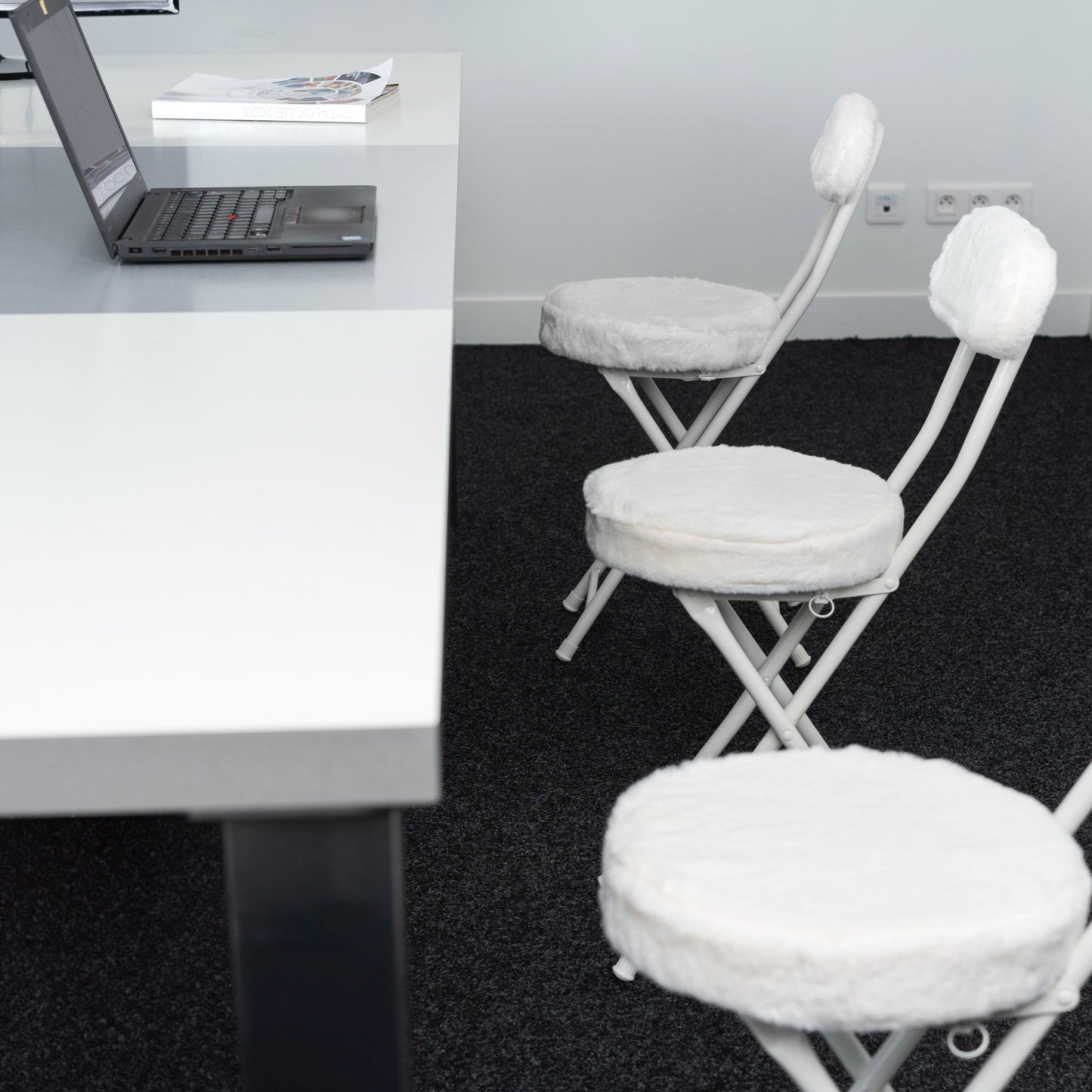 Vouwstoel – Opklapbare Stoel – Klapstoel – Eetkamerstoel – Witte Stoel – Set Van 4 – Kunstleren Zitting – Hoog Zitvlak 49 Cm