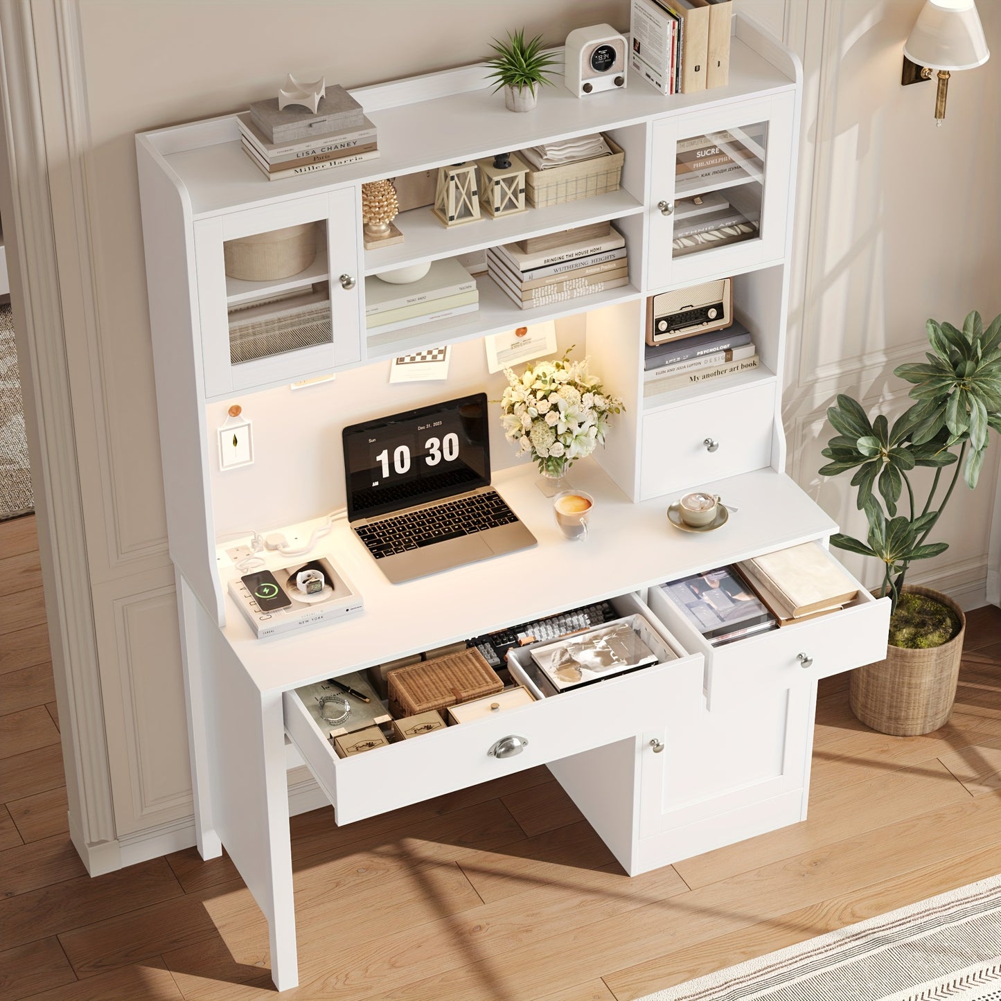 Wit Houten Bureau – Schrijftafel – Computertafel – Make-up Tafel – Werkplek Meubel – Met 3 Lades en 3 Deuren – Verstelbare Planken – Stevig en Ruim