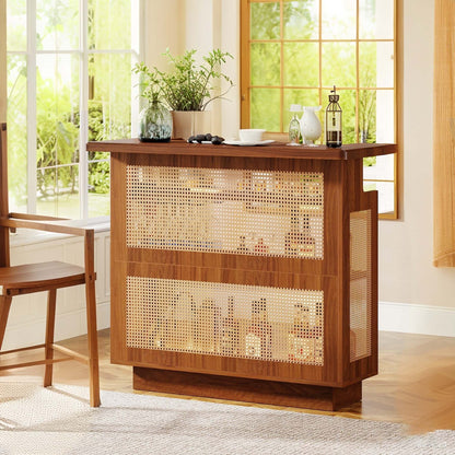 4-Traps Rattan Bartafel – Barkast – Serveerwagen – Drinktafel – Barplank – 4 Bekerhouders – Verhoogde Basis 13 cm – E1 Deeltjesplaat Caramelbruin