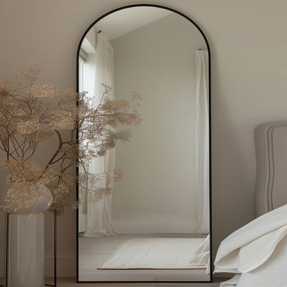 Vloerspiegel – Staande Spiegel – Grote Spiegel – Volledige Lengte Spiegel – Gebogen Spiegel – 179 cm x 65 cm – Zwart-Gouden Metalen Frame – Vrijstaand Model