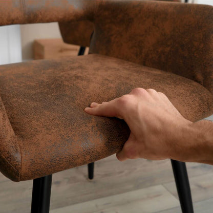 Eetkamerstoel – Stoel Met Armleuning – Designstoel – Keukenstoel – Scandinavische Stoel – Comfortabel Gestoffeerd – Metaal Met Houten Poten – Bruin – 56x56x78 cm