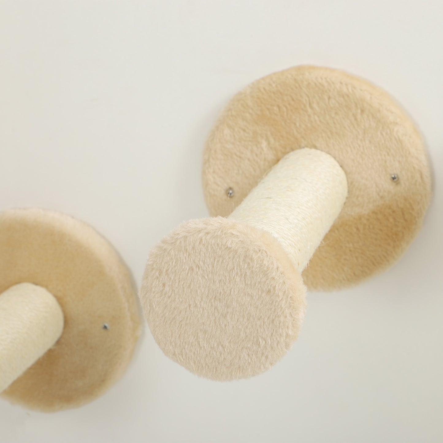 Wandrek Kat – Kattenmeubel – Klimmeubel Kat – Krabpaal Wand – Speelmeubel Kat – Beige Kleur – Ruimtebesparend Ontwerp – Inclusief Krabpalen en Speelplatform