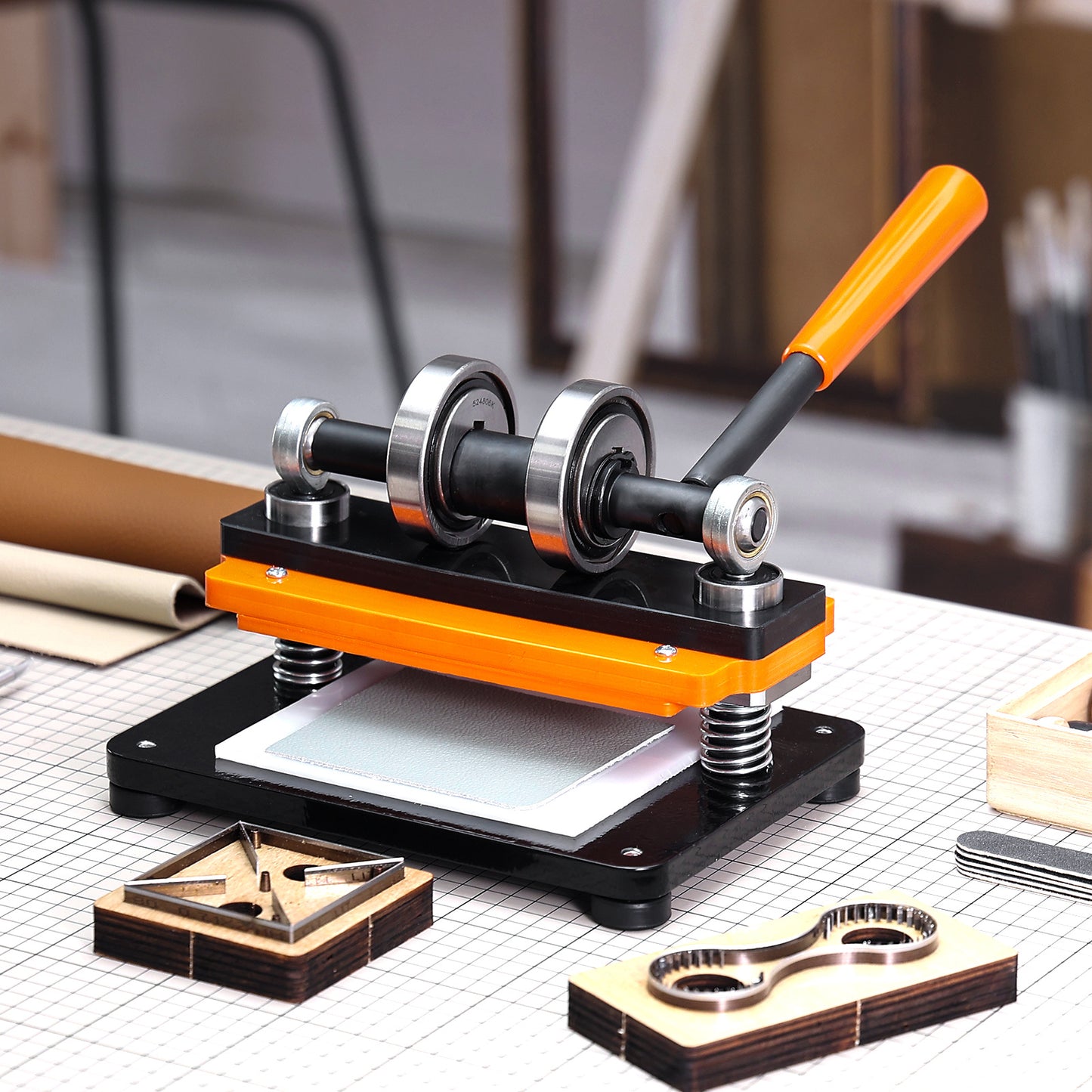 Leer snijmachine – Embossing Machine – Handmatige Stansmachine – Leer persmachine – Snij- en Embossingmachine – Compact Formaat 18x10 cm – Verstelbare Druk 12 mm