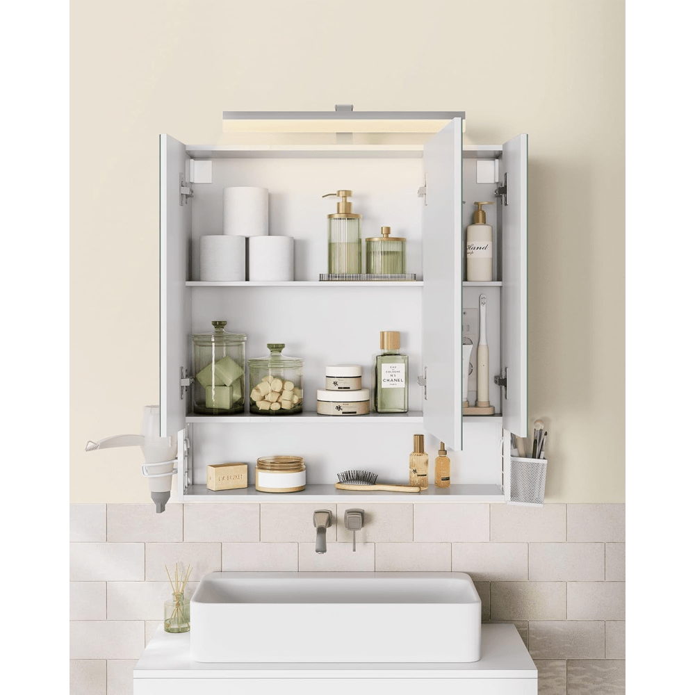 Badkamerkast – Wandkast – Spiegelkast – Opbergkast – Badkamermeubel – Wolk-wit – 3 Deuren – Met Stopcontacten en Haardrogerhouder – MDF Materiaal – Compact 70x75x16,5 cm