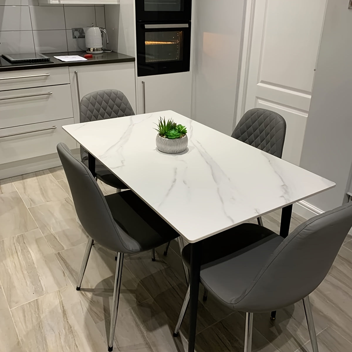 Eettafel – Tafel – Dinertafel – Keukentafel – Tafelblad – Wit Sintered Stone – Zwarte Metalen Poten – Krasbestendig & Eenvoudig Schoon Te Maken