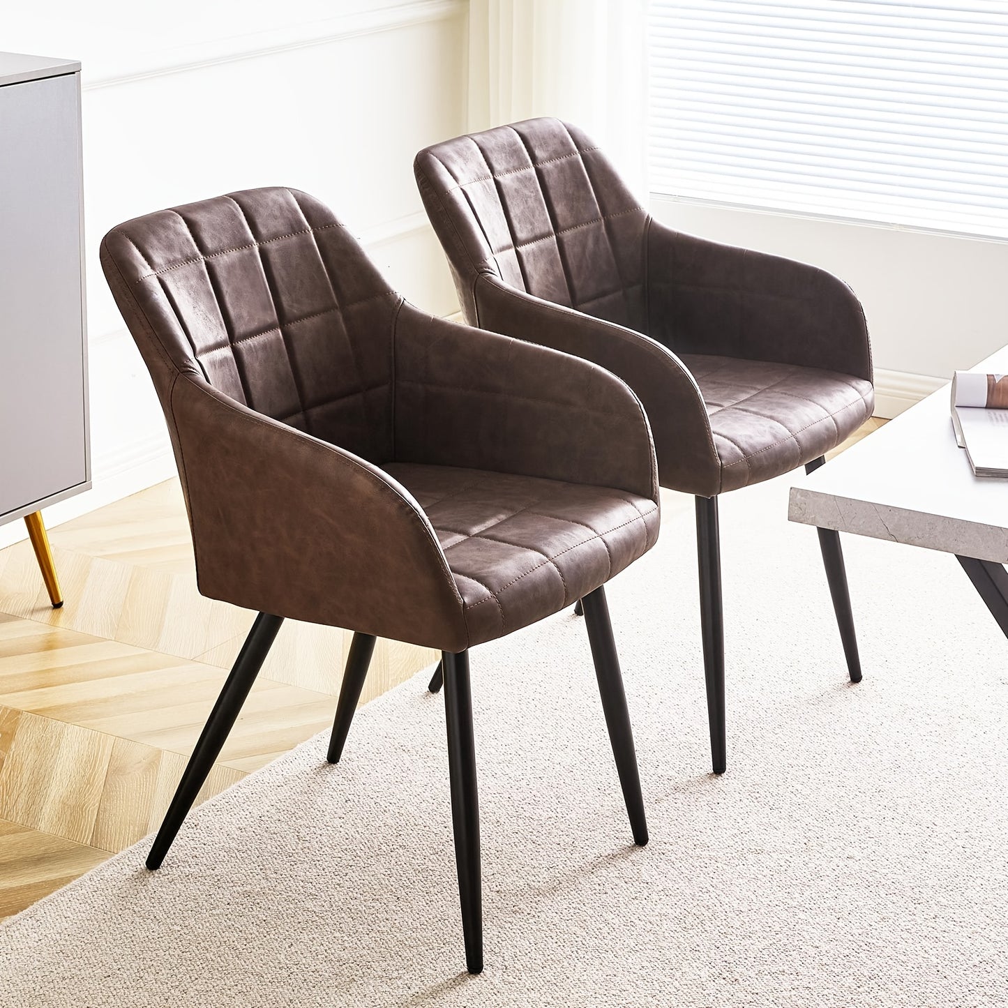 Eetkamerstoelen – Stoelen – Kuipstoelen – Armstoelen – Design Stoelen – Kunstleer Bekleding – Memory Foam Zitting – Metalen Poten