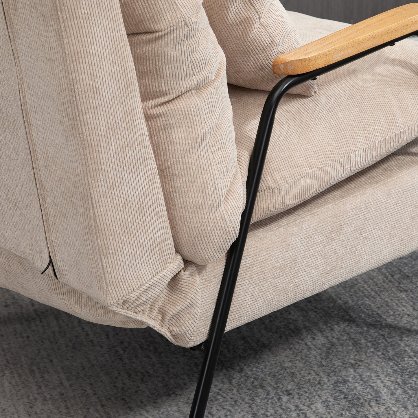 Relaxfauteuil – Lounge Fauteuil – Relaxstoel – Leunstoel – Beige Velours – Verstelbare Rugleuning Tot 155° – Zwarte Stalen Onderstel Met Hevea Houten Armleuningen