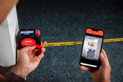 SOLA Metec – 2 in 1: digitaal meetlint (5 m) en afstandsmeter (20 m) – rolbandmaat digitaal met lcd-display en 7 meetfuncties – overdracht van de meetwaarden naar smartphone-app