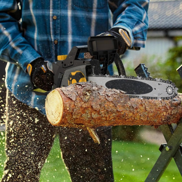 Elektrische Kettingzaag - Kettingzaag - Snoeizaag - Takkenzaag - Handzaag - Draagbaar - 2400W - met 40cm Oregon-Ketting - 15 m/s Kettingsnelheid - Automatische Olier - Mechanische Rem - 2 Kettingen - ‎220V - Oranje