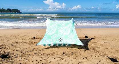 Neso tenten strandtent met zandanker, draagbare luifel zonnescherm - 2,1 mx 2,1 m - gepatenteerde versterkte hoeken (Mint Tie Dye)