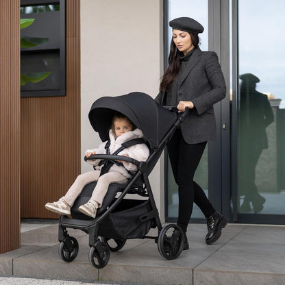 KikkaBoo Urban Kinderwagen, licht, vanaf de geboorte tot 22 kg, compact, EVA-wielen met vering, verstelbaar stuur, zwart