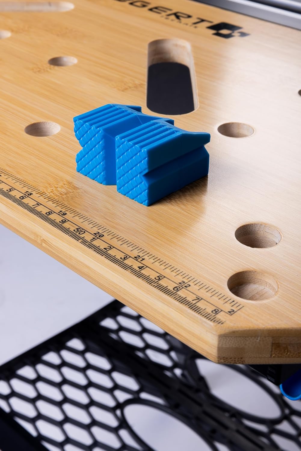 HÖGERT TECHNIK Opvouwbare werkplaatstafel 700 x 650 x 915 mm met bamboeplaat, 5-voudig in hoogte verstelbaar, 450 kg draagkracht, boringen, verbindingsstukken en spanklemmen