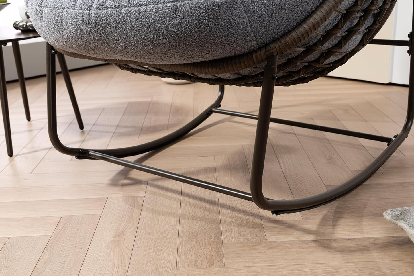 Rattan Schommelstoel – Schommelstoel Tuinstoel Rocking Chair Draaistoel Balkonstoel – Handgeweven Synthetisch Rattan – Stevig Stalen Frame – Inclusief Zacht Kussen – Weerbestendig Grijs