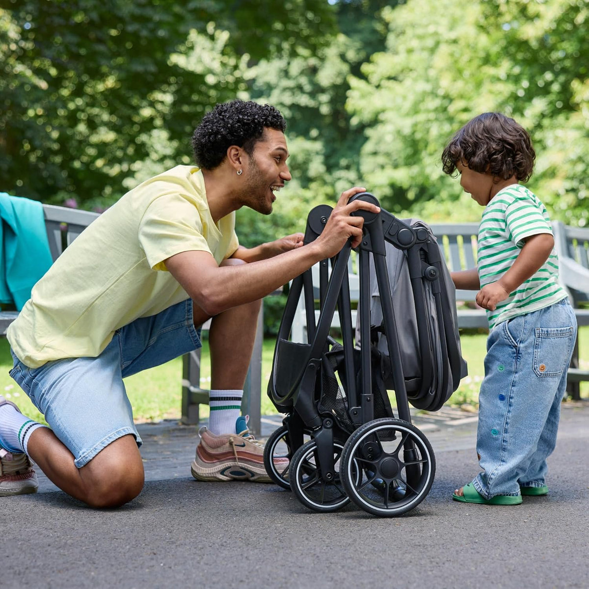Bebeconfort Breeze Trio, 3 in 1 Kinderwagen Set met Autostoeltje, 0-22 kg (0-4 jaar), Omkeerbaar & Lichtgewicht Combi Wandelwagen, i-Size Autostoeltje, Compact Inklapbaar, Ruime Mand, Mineral Grey