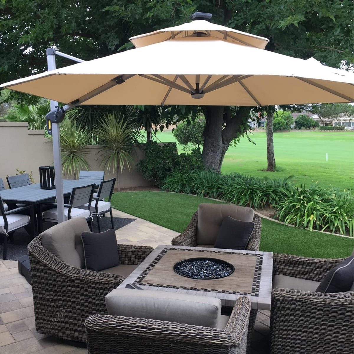 PURPLE LEAF Parasol met led-zonverlichting, zweefparasol, Ø 330 cm, marktscherm, groot, 360 graden rotatie, tuinscherm met zwengel, balkonscherm XXL, zonwering UV50+, beige